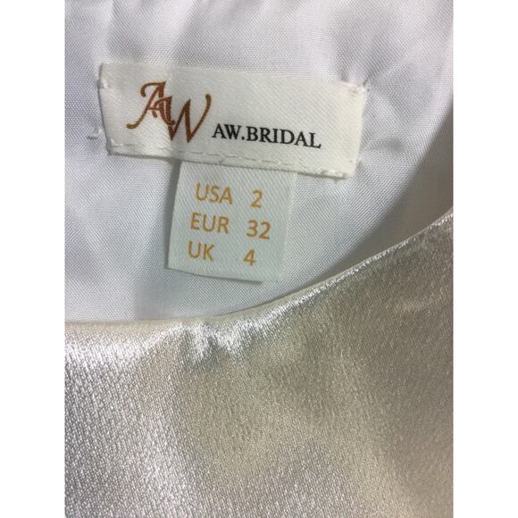 Elegant White Maxi Dress - Picture 9 of 9